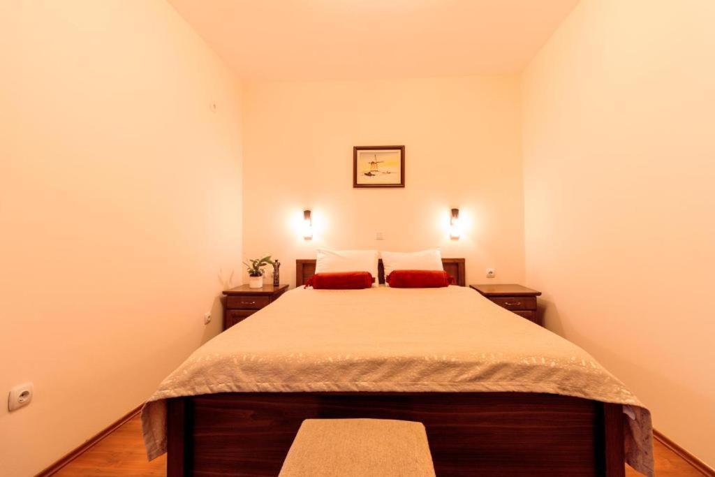 Downtown Rooms Ni Exterior foto