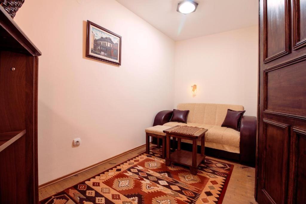 Downtown Rooms Ni Exterior foto