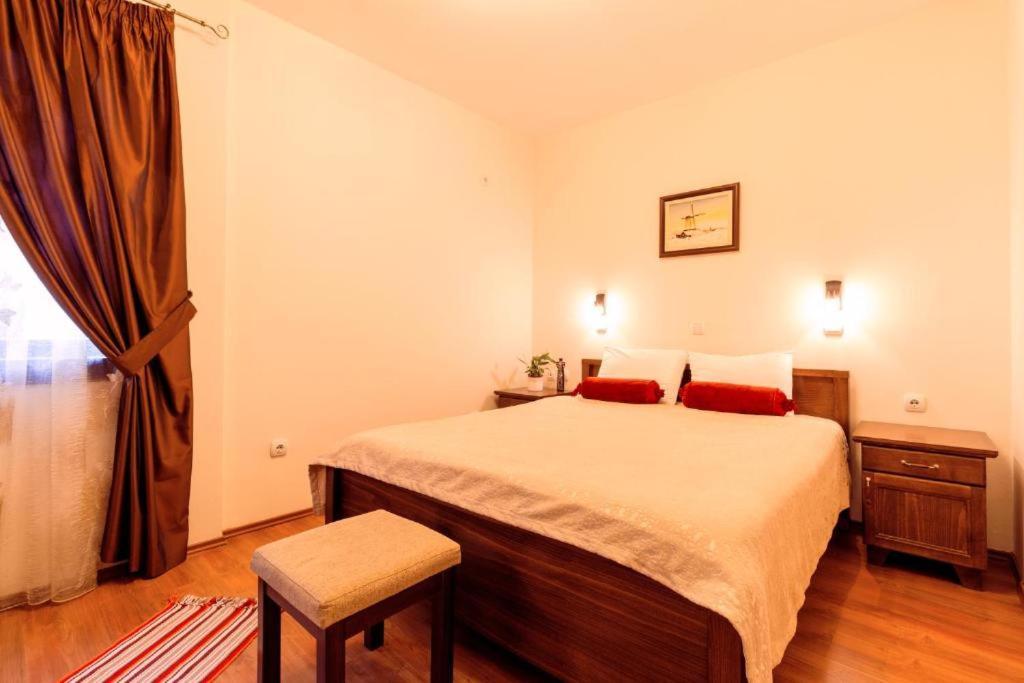 Downtown Rooms Ni Exterior foto