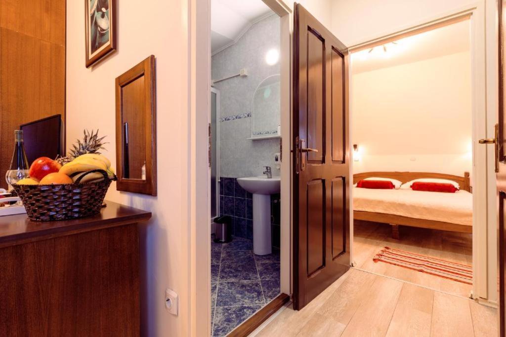 Downtown Rooms Ni Exterior foto